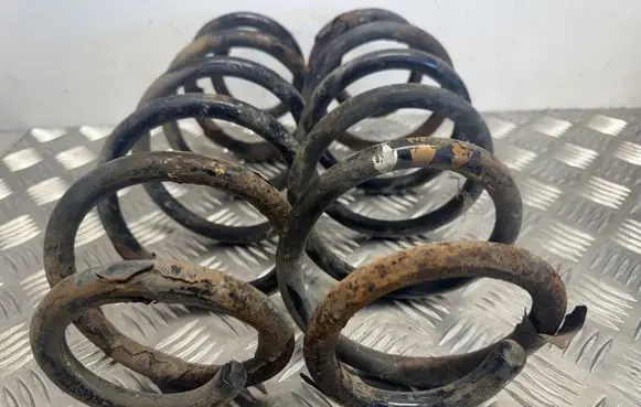 Volkswagen PASSAT B5 Front coil spring 8D0411105AQ