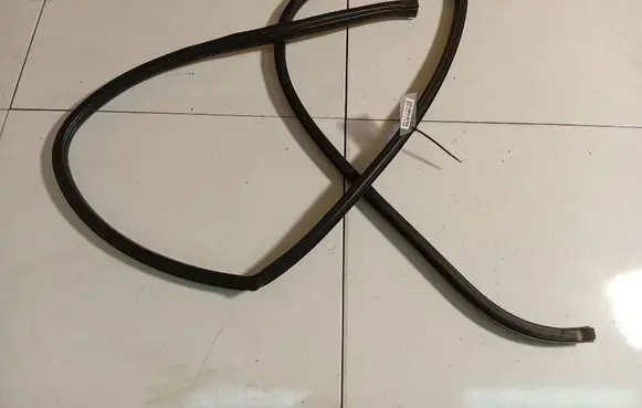 Mitsubishi Grandis Rubber seal rear door 