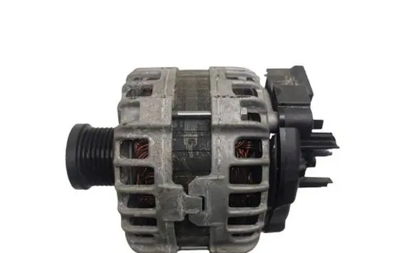 Renault Clio V Generator/alternator 231001993R