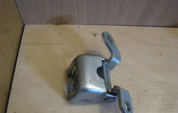 Honda Civic Rear door lower hinge