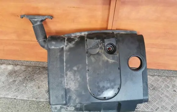 Volkswagen Golf V Engine cover (trim) 03c129607n