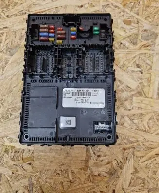 Ford Fiesta Fuse module JU5T15604EJH 20190831 F005V02978