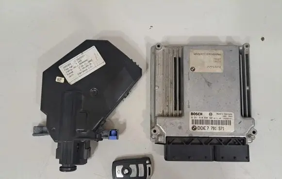 BMW 7 E65 E66 Engine ECU kit and lock set 6928193 7791573