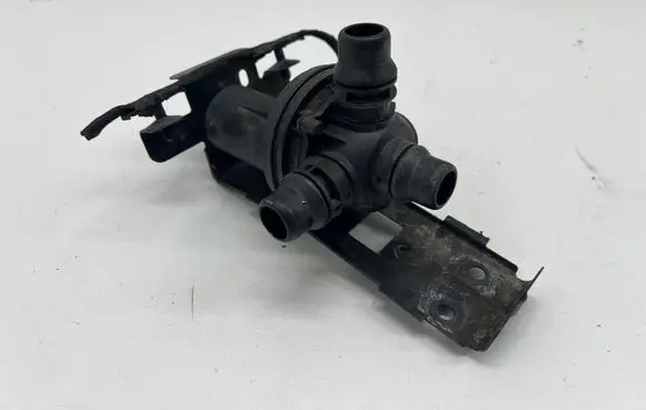 Jaguar I-Pace Electric auxiliary coolant/water pump J9D38D108AD
