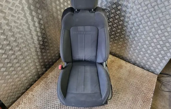 Ford Mustang VI Front driver seat 