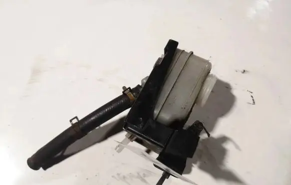 Brake fluid reservoir