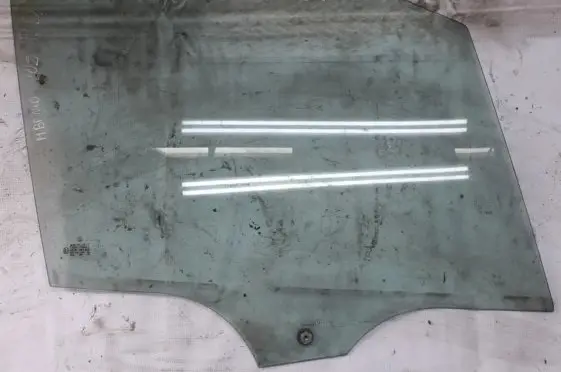 Mercedes-Benz S W140 Front door window glass four-door