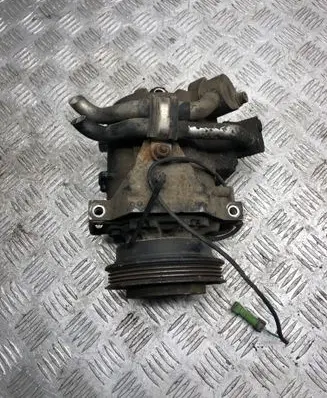 Volkswagen PASSAT B5.5 Air conditioning (A/C) compressor (pump) 8D0260805J 4471706351