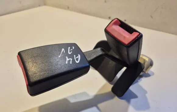 Audi A4 S4 B5 8D Rear seatbelt buckle 8D0857739D 4B0857797