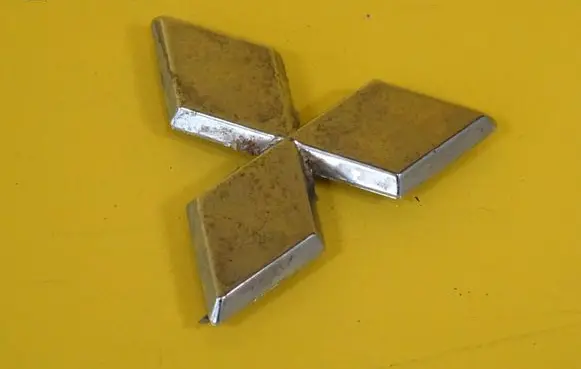 Mitsubishi Carisma Manufacturer badge logo/emblem 22961
