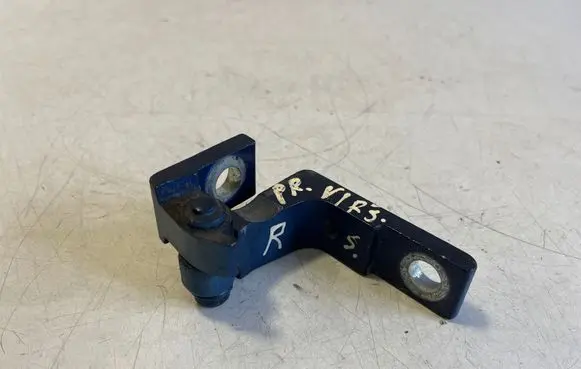 Volkswagen Touareg I Front door upper hinge 7L0831402A