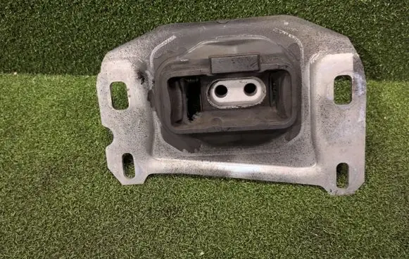 Peugeot 3008 II Gearbox mount 9813699680