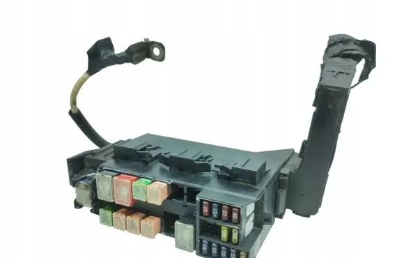 Nissan X-Trail T30 Fuse box set 71543266