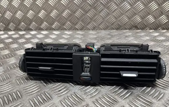 BMW 3 GT F34 Dash center air vent grill 9218552 508835