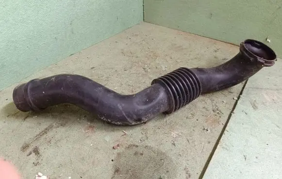 Renault Trafic II (X83) Air intake hose/pipe 8200658370