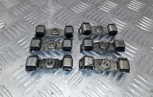 Jaguar S-Type Fuel Injector clamp holder