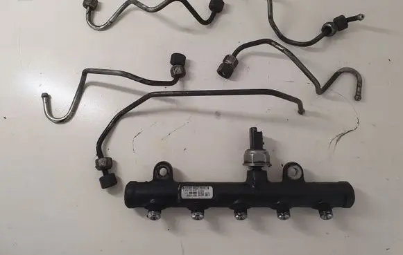 Volvo V50 Fuel main line pipe 9681649580