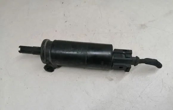 Volkswagen Golf V Headlight washer pump 3B7955681
