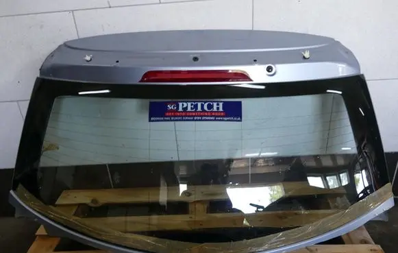 Mazda 6 Opening tailgate glass 