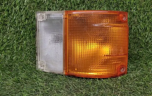 Nissan Urvan - King Van Front indicator light 21024522