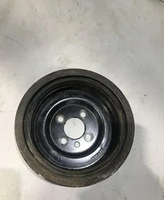 Volkswagen PASSAT B6 Crankshaft pulley 03G105243