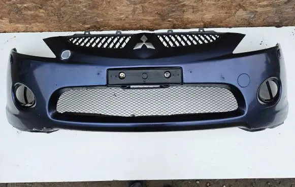Mitsubishi Grandis Front bumper
