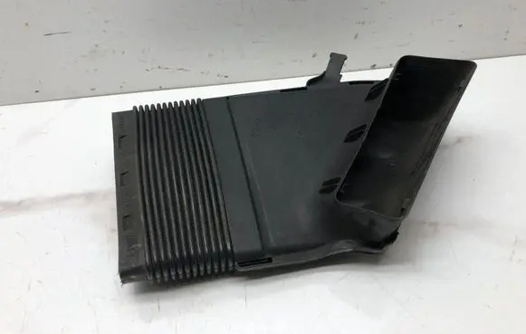 Audi A4 S4 B6 8E 8H Air intake duct part 8E0129617D