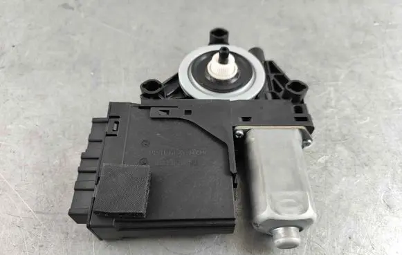 Volvo XC40 Front door window regulator motor 31674755 32214067