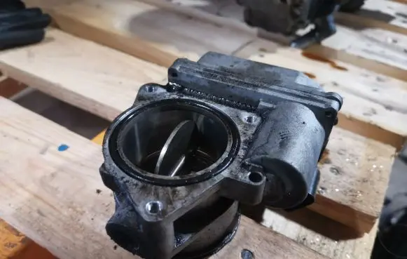 Audi A4 S4 B6 8E 8H Throttle valve