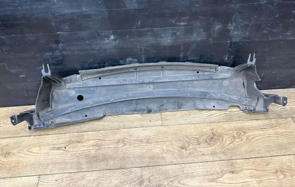 Volvo V70 Front bumper skid plate/under tray 09151896