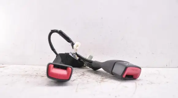 Toyota Yaris Middle seatbelt buckle (rear) 07688