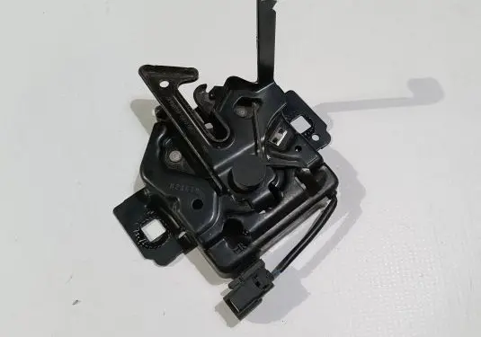 Engine bonnet/hood lock/catch