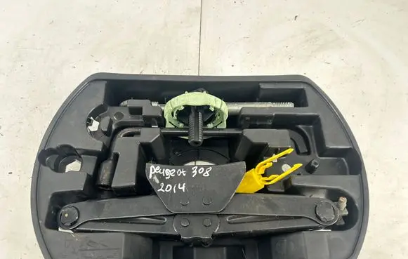 Peugeot 308 Tool set 9805820580