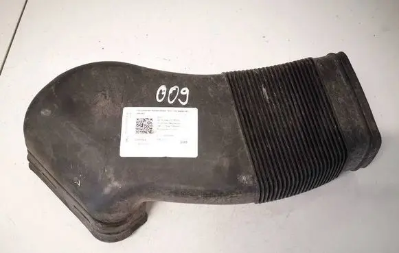 Audi A6 S6 C5 4B Air intake hose/pipe 8D0129617E