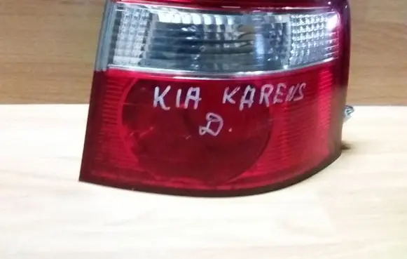 KIA Carens I Rear/tail lights