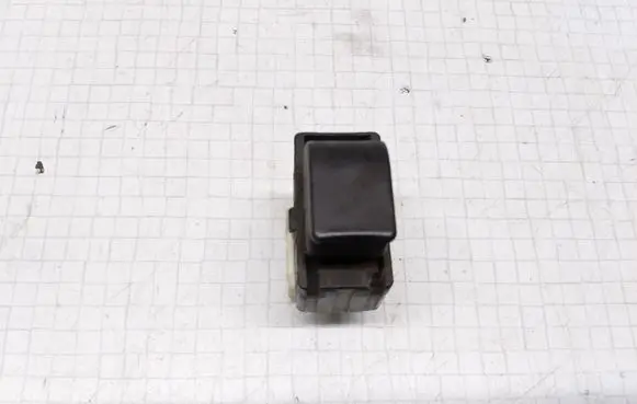 Nissan Almera Electric window control switch