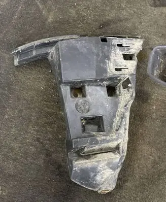 Volvo XC70 Front bumper mounting bracket