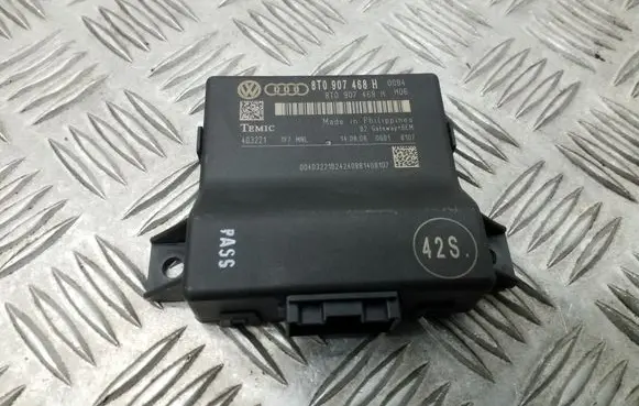 Audi A4 S4 B8 8K Gateway control module 8T0907468H