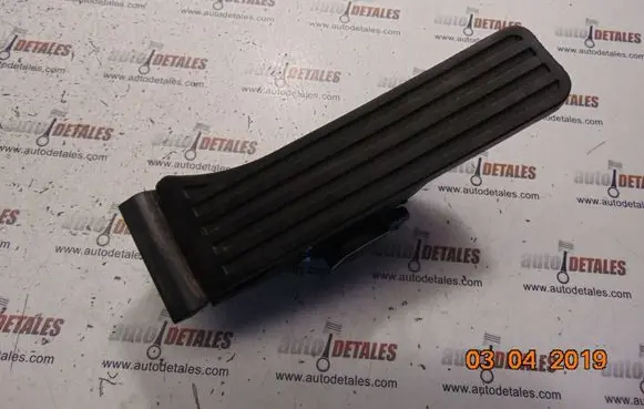 Mercedes-Benz E W212 Accelerator throttle pedal A2043000004