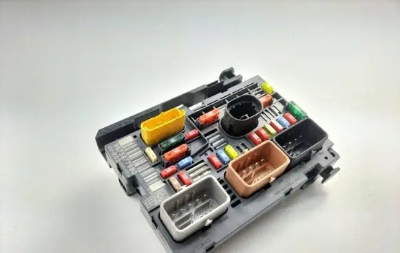 Citroen Berlingo Fuse box set 9675877980