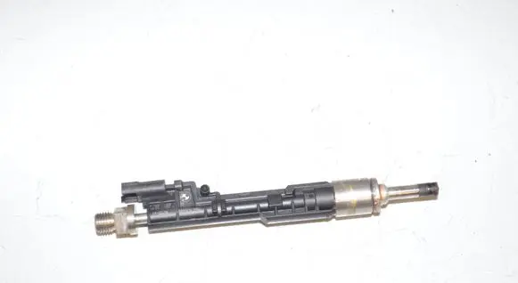 BMW X1 E84 Fuel injector 7639994 13647639994