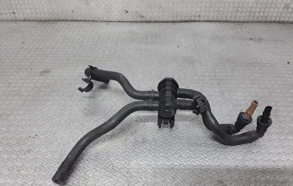 Seat Ibiza IV (6J,6P) Fuel distributor 6J0127247