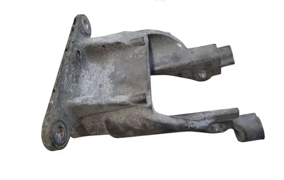 Engine mounting bracket