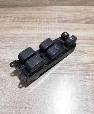 Toyota Prius (XW20) Electric window control switch 8482047011 515050HM4701