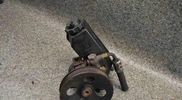 Opel Vectra B Power steering pump 90495957 26044812OG