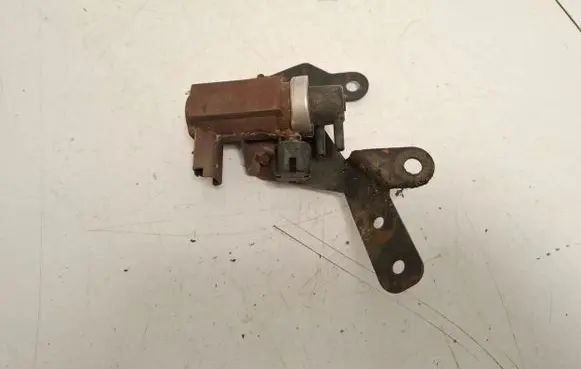 Volvo V50 Turbo solenoid valve 72832804 9650098380