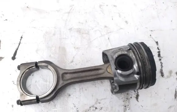 Citroen C5 Piston with connecting rod 619