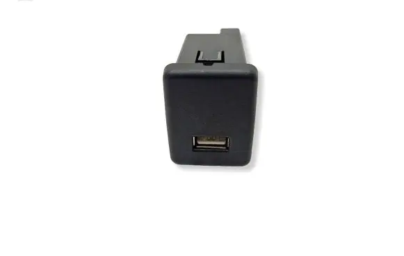 Opel Astra K USB socket connector 39087528 T119346CFC