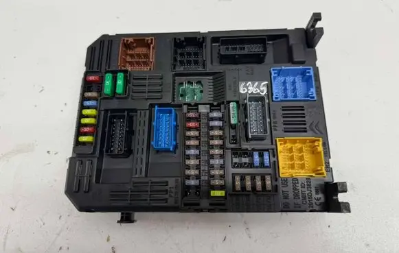 Opel Grandland X Fuse module 9830805680 28625151 1971942476