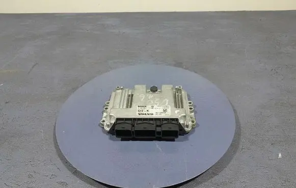 Volvo V50 Engine control unit/module ECU 31211076